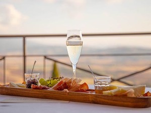 Opera and wine experience overlooking Val d'Orcia