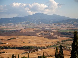 Opera and wine experience overlooking Val d'Orcia