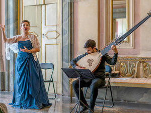 Siena: intimate Opera concert and tour in Piazza del Campo
