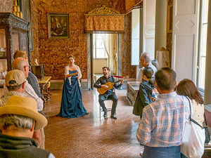 Siena: intimate Opera concert and tour in Piazza del Campo