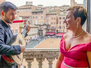 Siena: intimate Opera concert and tour in Piazza del Campo
